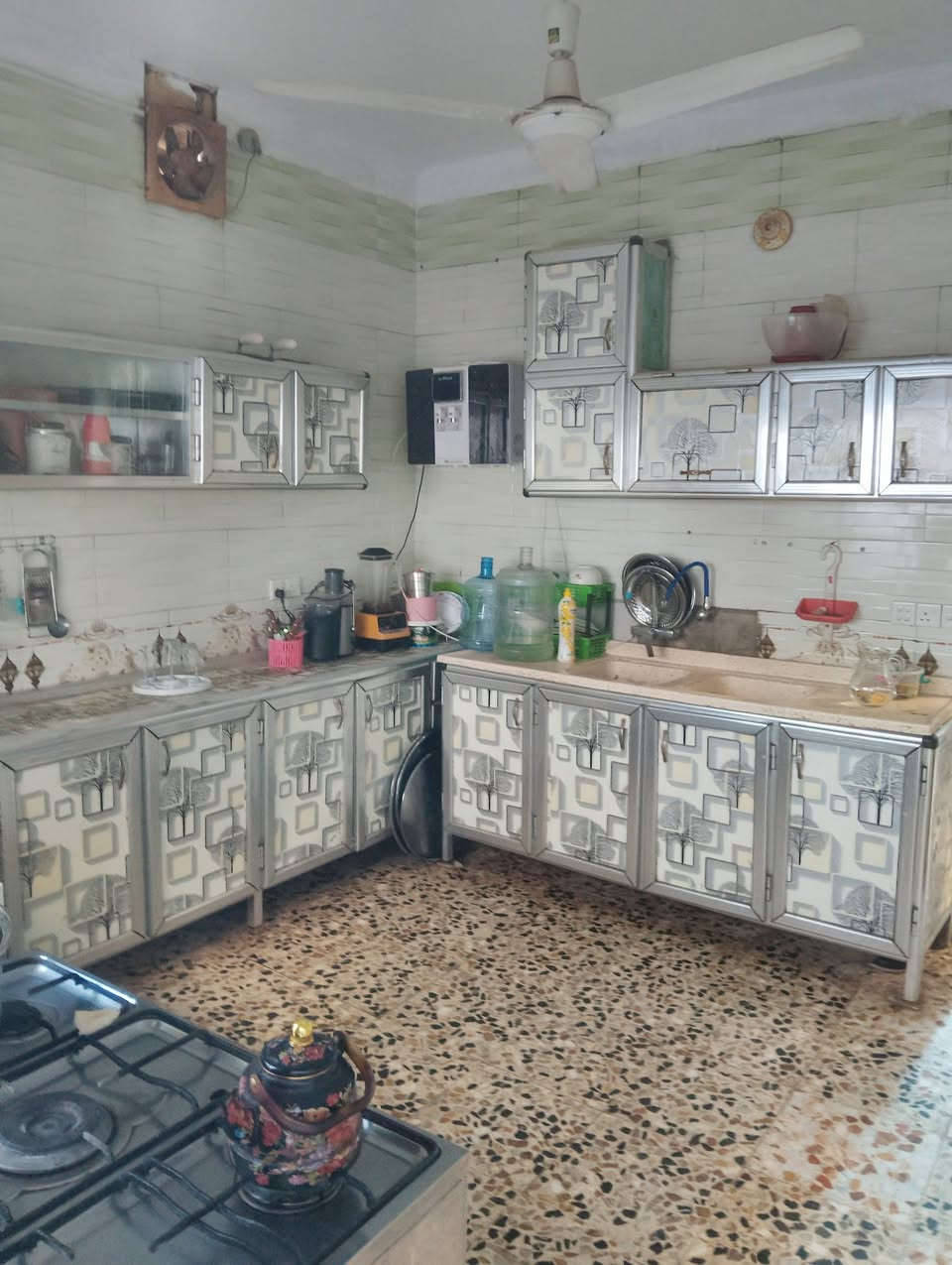 بيت للبيع المساحة 150 متر 📍الموقع كربلاء طويريج حي المستقبل يحتوي على ستقبال وصاله ومطبخ وصحيات خارجية وداخليه وغرفتين نوم
📢للاستفسار اكثر مراجعة مكتب ابو فهد 
📞 للاتصال على الرقم التالي 
📞***********
📞***********
