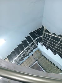 بيت للبيع في ام الجدايل يحتوي على طابقين ونصف بي 4 غرف نوم المساحه 100...