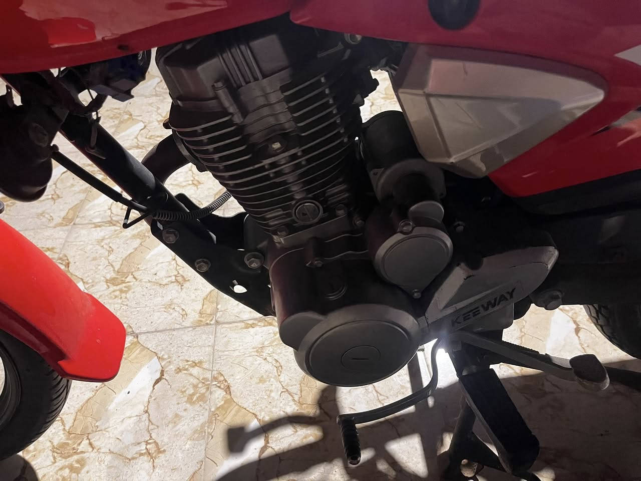 السلام عليكم اخواني الأعزاء دراجة كيواي للبيع نضافه الجديد الدراجه نضام البطح ما بيها اي نقص دهنها 20 /50 والي يعرف هذا الدهن بعد ميحتاج احجي دراجه موديل 2021 ما مفتوحه مكينه نضيفه كهربائيات كلها شغاله اشاير رباعيه كلوب سلف هندر مابيها بس نقص واحد قفل التانكي مكسور بس هاي ولان بليل التصوير مو واضح الي مو شراي لا يتصل سعر الدراجه مليون 200 قفل الدراجه هيه تسولف مو انا خمس نمر الدراجه بس مال دوام انا عسكري دوامي اسبوع بسبوع بس اصعد وانزل بيها الا اكثر ولا اقل الدراجه اوراق اصوليه وهذا رقمي *********** عنواني النشوة قرب حقل مجنون
