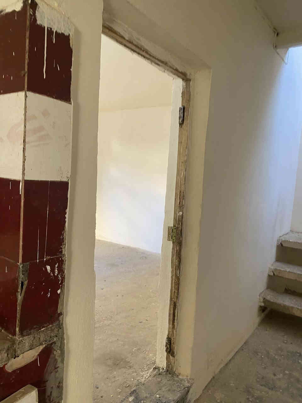 السلام عليكم بيت البيع المساحه 110مربعه في منطقت سبع البور  بل 3488بصف الركن قرب البلديه والملعب  السعر 45 وبيهه مجال لشراي لاستفسار على الرقم ***********
