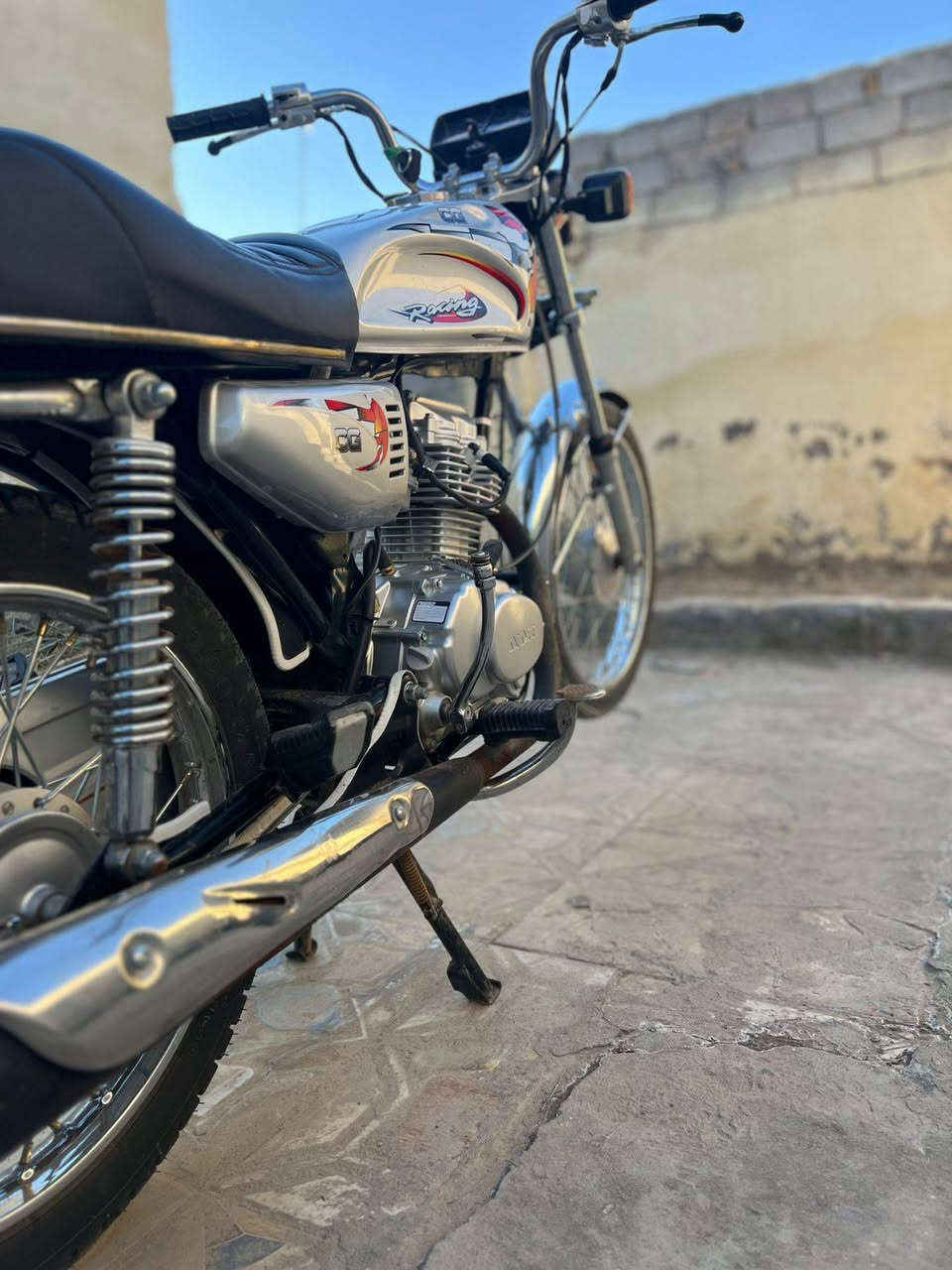 للبيع تعمير 25
السعر 1050
وبيه مجال 
شاصي 19اوراق اصولي شرط 
محرك تفيلس ما فيلس
مكاني سوك الشيوخ 
شراي اتصل عل رقم 0784468623
واتسب ***********
