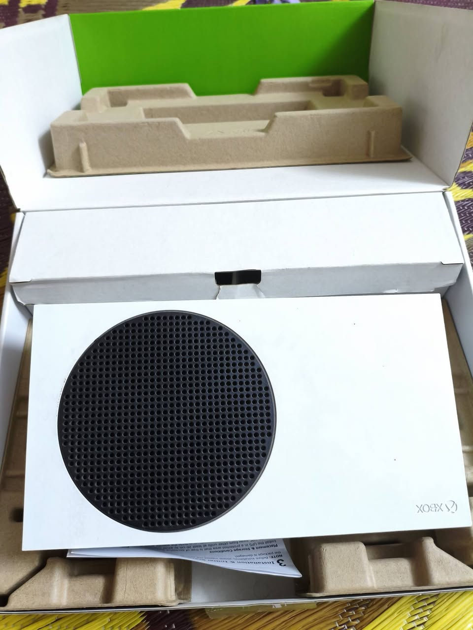 جهاز إكس بوكس سيريس اس لي بيع جهاز اشتريته جديد ستعمال شهرين بس جهاز لوك ما مفتوح يدة اصلية مال جهاز 
رقمي ***********
او علق ودخلك خاص
