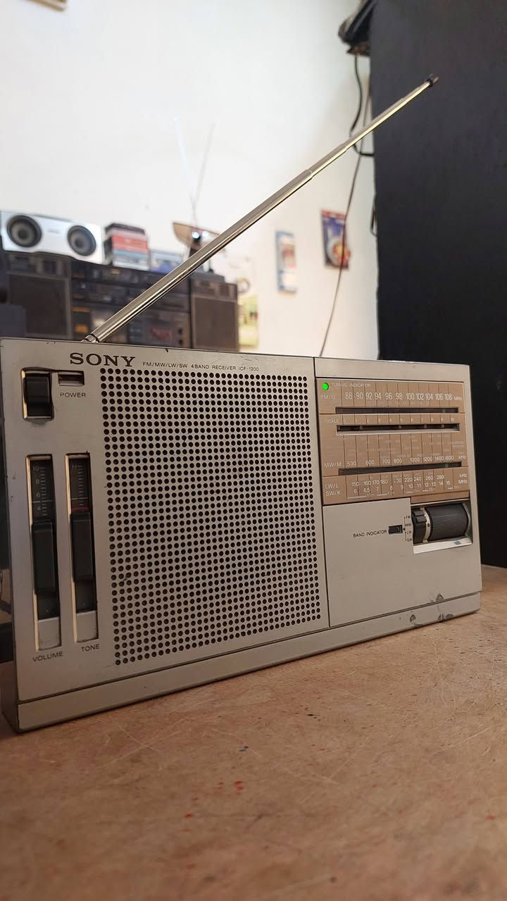 السلام عليكم.. عرض #2026003
راديو سوني SONY ICF-1200 
سحب واضح و نقي جدا، موضح في الفيديو.
يعمل بطاقة الباتري و كهرباء مباشر ..
شغال بدون عيب، نقص فقط ذراع التنقل (اليده). 
السعر نهائي 60 الف دينار عراقي .. توصيل مجاني..
 مكاني سليمانية... يوجد توصيل كافة المحافظات.
Mustafa Electronics 
Audio , Video & Electronics
Whatsapp: ***********
