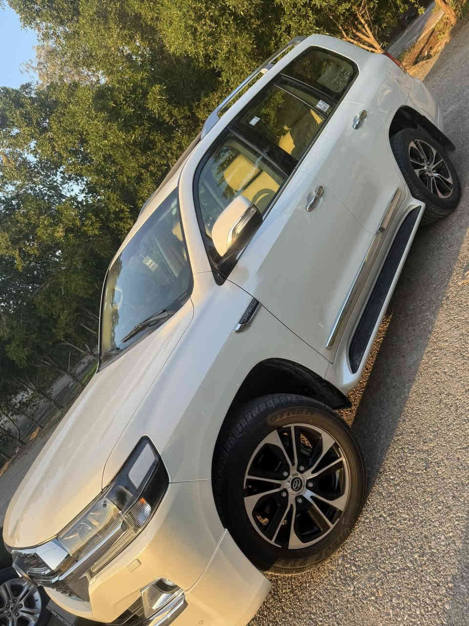 السلام عليكم للبيع فقط
لاندكروزر ٢٠٢١ ساز باب أول كراند تورنك فوول مواصفات محرك ٦ سلندر مكفولة كفالة عامة حتى الدعاميات جديدة جداً نظافة ١٠٠٪؜ جاهزة من كلشي بدون أي نقص رقم أربيل بأسمي هزة وفحص ورقم كله جديد تحويل مباشر ماشية ٦٩
 سعرها ٦٠٠ بيها مجال بسيط
للاستفسار ***********
مكانها جديدة الشط قريب الراشدية والحسينية
