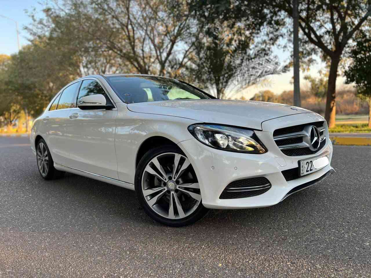 السلام عليكم 
مارسدس  c180   خليجي   2015  وكاله BCM  اربيل 
سياره جدا جديده ماشيه ٧٧ الف كيلو 
سيرفس وتخم تاير جديد جاهزه للاخر بدون نقص 
فول بدون سلايت 
رقم اربيل بسمي 
مكانها بغداد الكراده 
***********
السعر ١٩٨ ورقه بغداد, العراق
