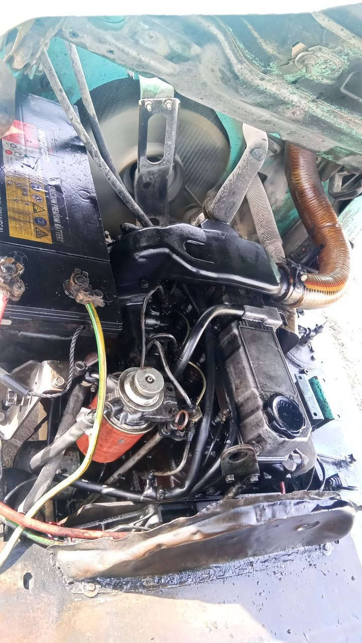 سلام عليكم رافعه شوكية للبيع موديل 2002 مكفوالة 3حركات مكينة بلادية فور اس  جب عالي 3سلايتات اتصل***********
