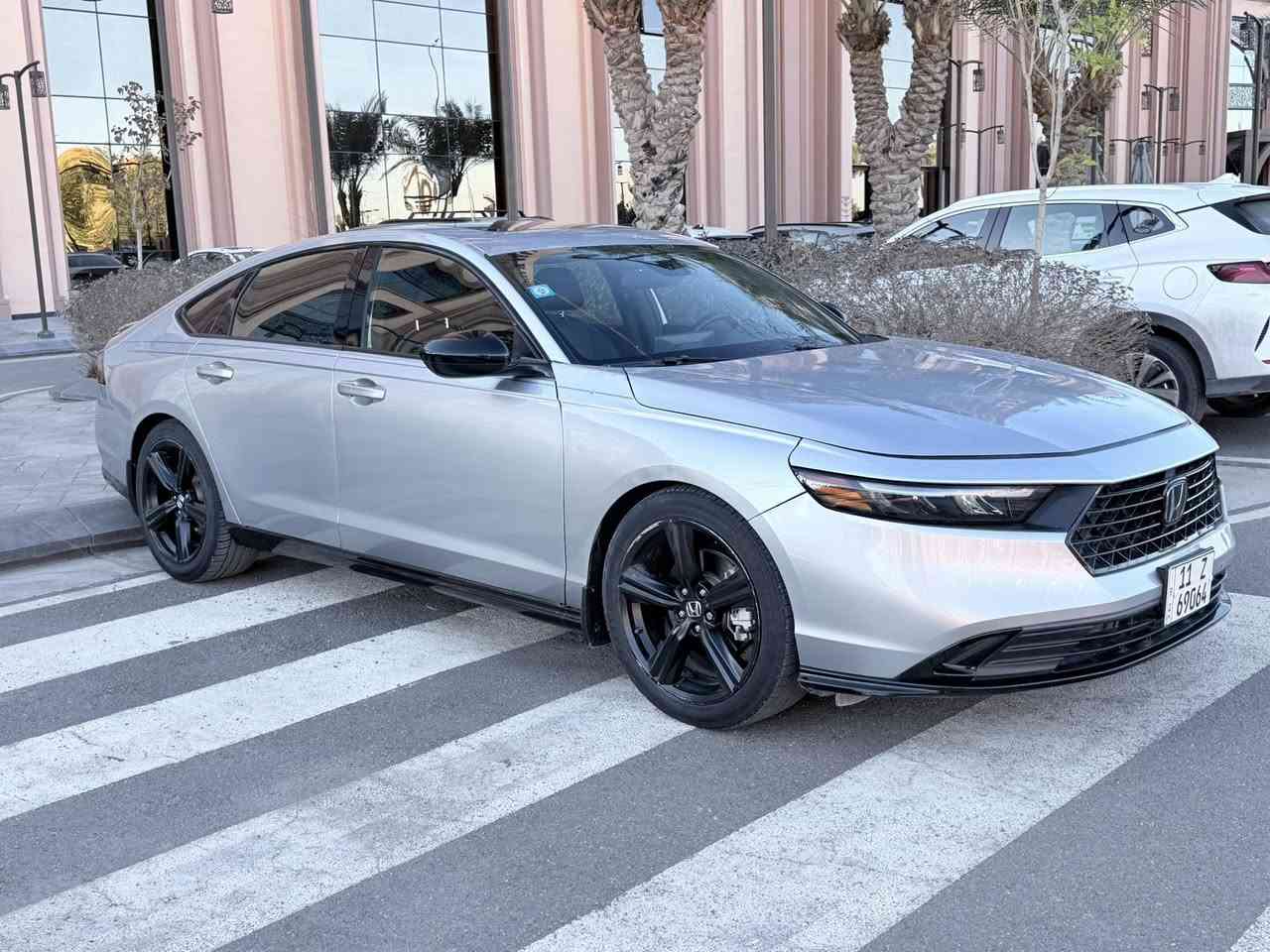 للبيع: هوندا أكورد هايبرد سبورت L — موديل 2023
ماشيه 20 الف مايل 
حادث موجود بل صور بنيد فقط 
بدون دواخل 
مكانه بغداد
السعر 190 
***********
