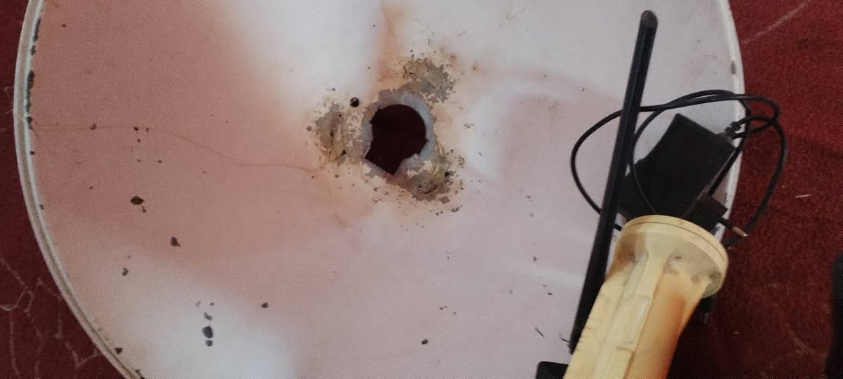 شبكه انترنيت باور بيم شغاله وعل فحص وكعت من الهوه وانكسرت القاعده وصمغتهه واشتغلت ما بيهه شي هيه وراوترهه مكاني ديوانيه سنيه رقمي *********** سعرهه 50 الف
