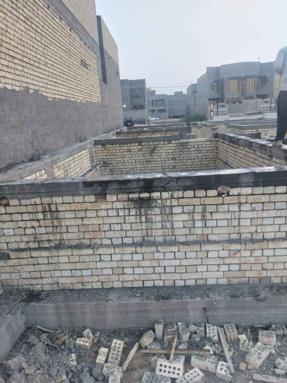 ✨ فرصتك لامتلاك قطعة أرض بيها بتلو مميز للبيع او المراوس ببيت حديث ✨

🌍 الموقع:
🏙️ حلّة، حي الجزائر، مقابل المحكمة.حي السجاد بقطع 73

📏 تفاصيل الأرض:
المساحة: 200 متر مربع
الواجهة: 10 متر
النزال: 20 متر
📜 الإجازة:
✅ إجازة بناء كاملة
✅ طابو صرف

🚦 مميزات الموقع:
قريب جداً من الشارع العام
خلف مجمع الدكتور علاء العلواني
موقع استراتيجي وحيوي علما ان القطعة تحتوي على بتلو درجة أولى باشراف هندسي وخريطة درجة أولى 

📞 للاستفسار والاتصال:
📱 *********** أو المراسلة واتساب
