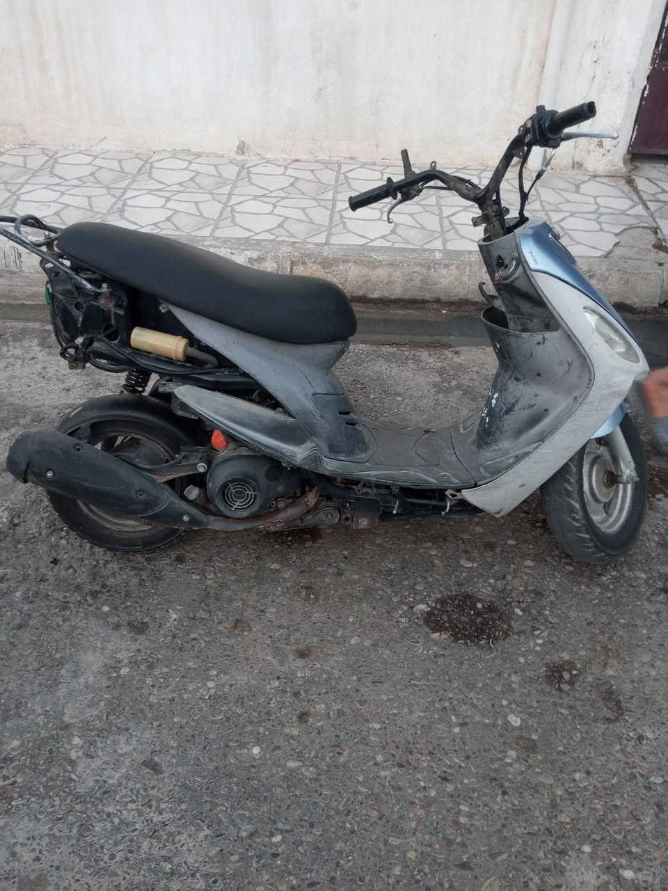 سلام عليكم دراجه بوشه 49 ماكس منغولي للبيع  محرك ما مفتوح سعر 400 او بيها مجال ***********
