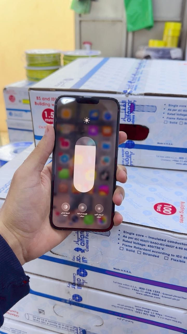 السلام عليكم
13 برو ماكس 
ذاكرة 256
بطاريه 84
الجهاز وتر بروف شخط ما بي
الجهاز مشتري على ايدي جديد ستخدام شخصي
شرق اوسط يعني جديد 
ويا الكارتون مالته 
الجهاز ما مفتوح 🔓 
ولا داخل صيانه 
كلشي شغال%100
السعر 750 وبي مجال شي بسيط
رقمي ***********
