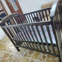 سرير اطفال • نضيف • مع دوشكه