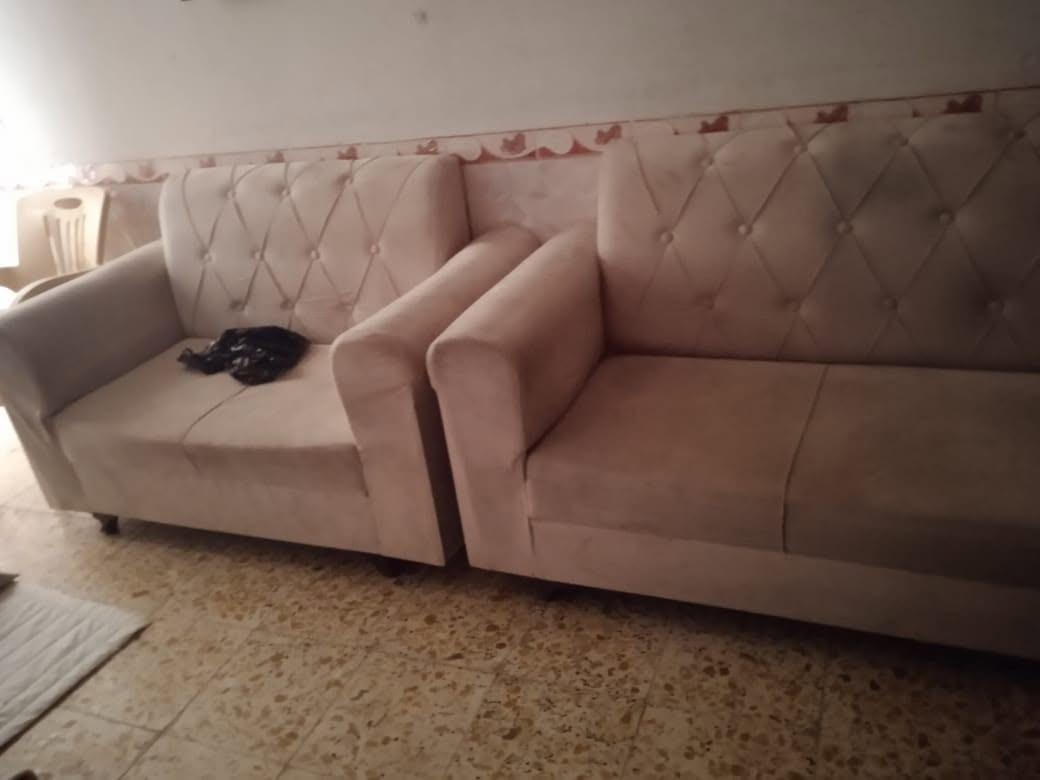تخم مستعمل للبيع نضيف مع أربع كوشات وطبله هديه
السعر 215 للتواصل والاستفسار ***********واتساب
 #تخم #تخم #تخم_مستعمل #تخم_مستعملة
