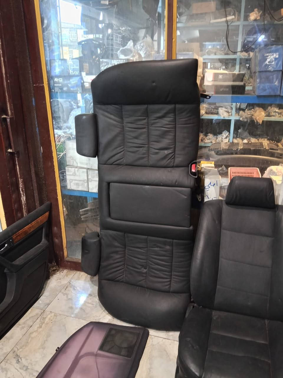 السلام عليكم 
غرفة 700 كاملة من الدشبول لدشبول باب قصير 
مع تنته وارضيه كشناات كهرباء 
العنوان الحله الحي الصناعي شارع العام شركة المركزي علي يوسف 
***********
