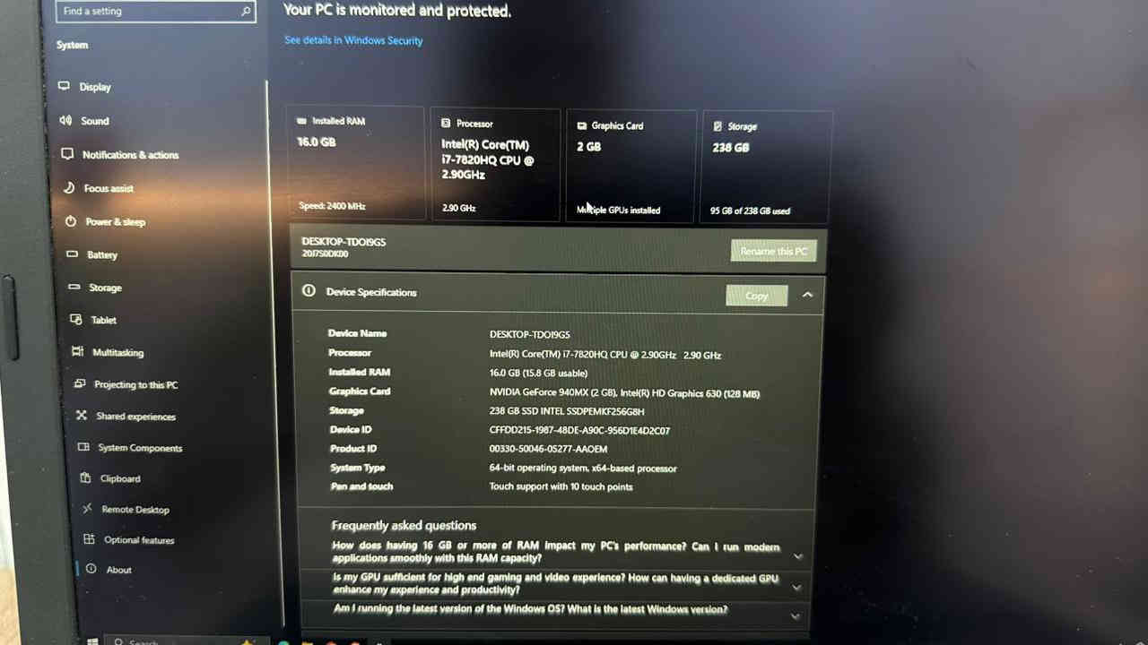 السلام عليكم 🌟
لابتوب عملي جداً للبيع وبسعر مناسب

🔹 المواصفات:

• المعالج: Intel Core i7-7820HQ (2.90GHz) من أقوى معالجات جيله

• كارت الشاشة: NVIDIA GeForce 980MX (2GB)

• الرام: 16GB

• الذاكرة: 256GB SSD سريع

• النظام: Windows 10 Pro أصلي

• الشاشة: FHD + شاشة لمس حجم 14

• الكاميرا: HD

• البصمة: يدعم بصمة الإصبع

• البطارية: تصمد لـ 4 ساعات استخدام متوسط

🔹 الحالة:

الجهاز نظيف، استخدام قليل، بدون مشاكل حرارة أو بطء.

🔹 الملحقات:

شاحن أصلي + جنطة لابتوب + ماوس

🔹 الاستخدامات المناسبة:

مثالي لـ:

• الألعاب بدقة متوسطة

• المونتاج والتصميم

• برامج Adobe

• العمل والدراسة وبرامج الأوفيس

🔹 سبب البيع:

عدم التفرغ والجهاز ما مستخدمه هواي.

💰 السعر: 325,000 دينار فقط

متوفر خدمة توصيل

العنوان : النجف الاشرف

واتساب : ***********
