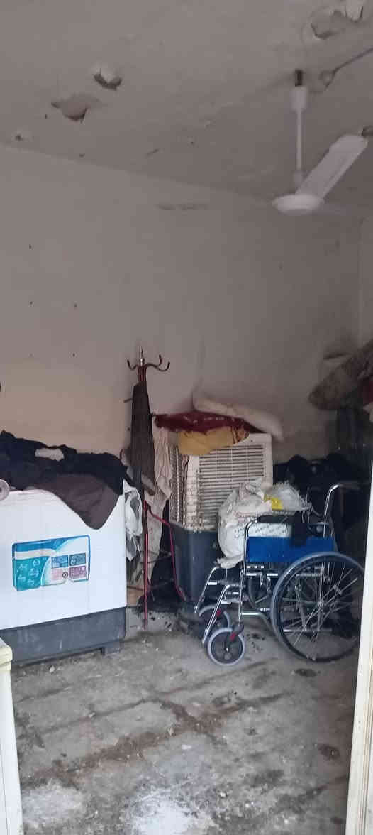 بيت للبيع في شارع سالم المساحة 100م مربع. البيت يتكون من غرفتين ومطبخ وحمام وصحيات مثل ما موضح بلصور للاستفسار الاتصال علئ الرقم. ***********
