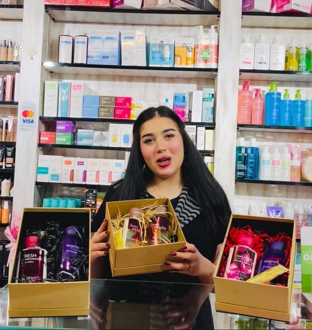 بوكس هدية  متوفر بكوزمتك روزه ✨⚡️🛍️ 
متوفر بمول روزه الطابق الثاني قسم الكوزمتك 

العنوان 📍 الدوره شارع أبوطياره 

متوفر لدينا خدمة  توصيل 🚗

***********. 

#بوكسات_هدايا
