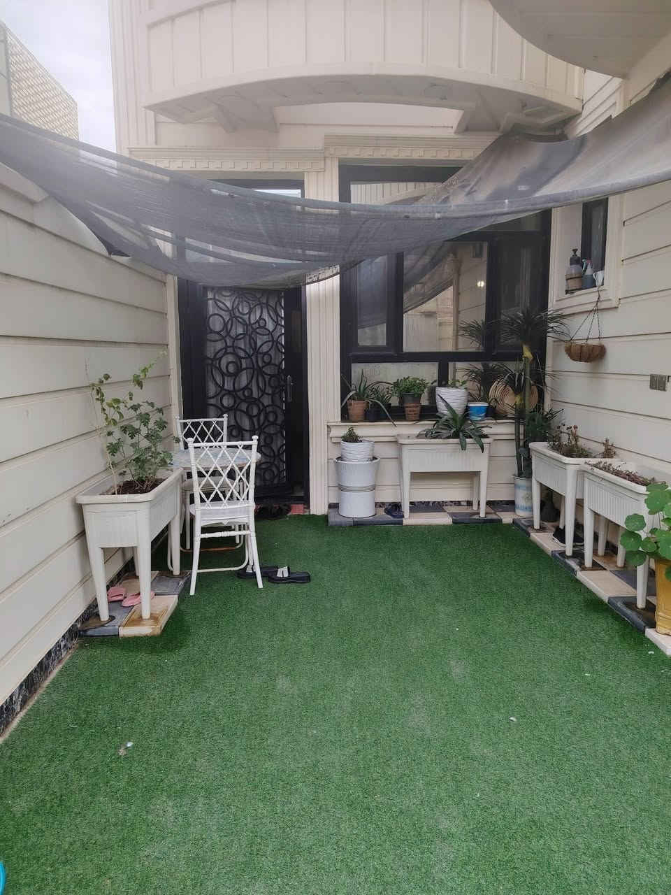 بيت 200 م حي العدالة منطقة 35 شارع 15 قريب شارع المطار خدمي البانزين خانة فرع اوتليت للملابس  بناء درجة اولى داخل مرمر
الطابق الارضي 
صالة واستقبال مجموعة صحية شرقي وغربي وغرفة وحدة ومطبخ ومنور ومكشوفة
الطابق الثاني
3 غرف وصالة ومجموعة صحية
للاستفسار الاتصال على
***********
او المراسلة خاص واتس اب او مسنجر
