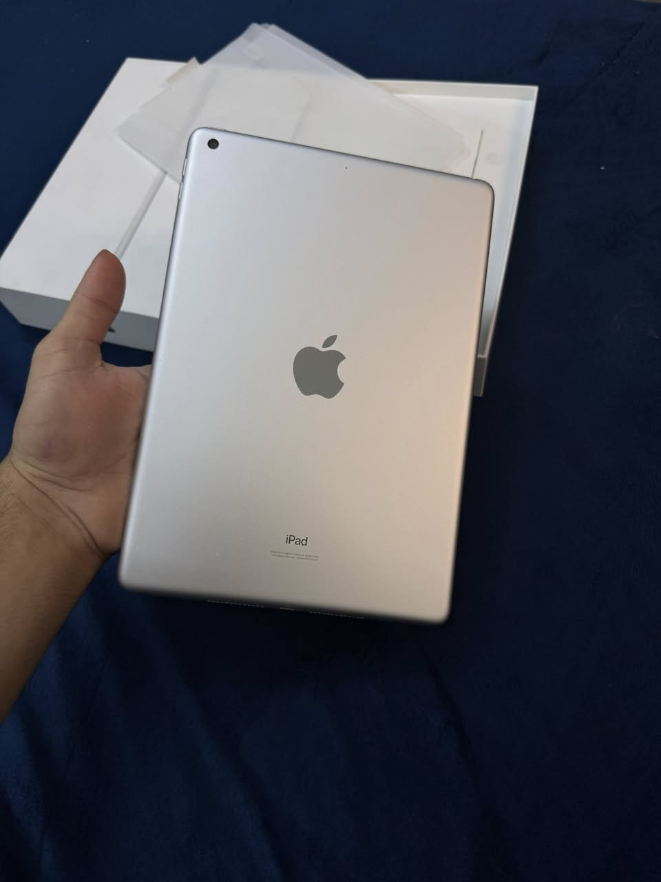 ايباد 9
ذاكره 64
نظيف ومكفول ممفتوح ابد 
شحنه شرط يومين ..
ببجي سلاسه فول ..
غراضه كيبل وكارتون حتى لزكه الشركه بعدها .. 
مكاني بغداد الشعب (250) الف 
***********
