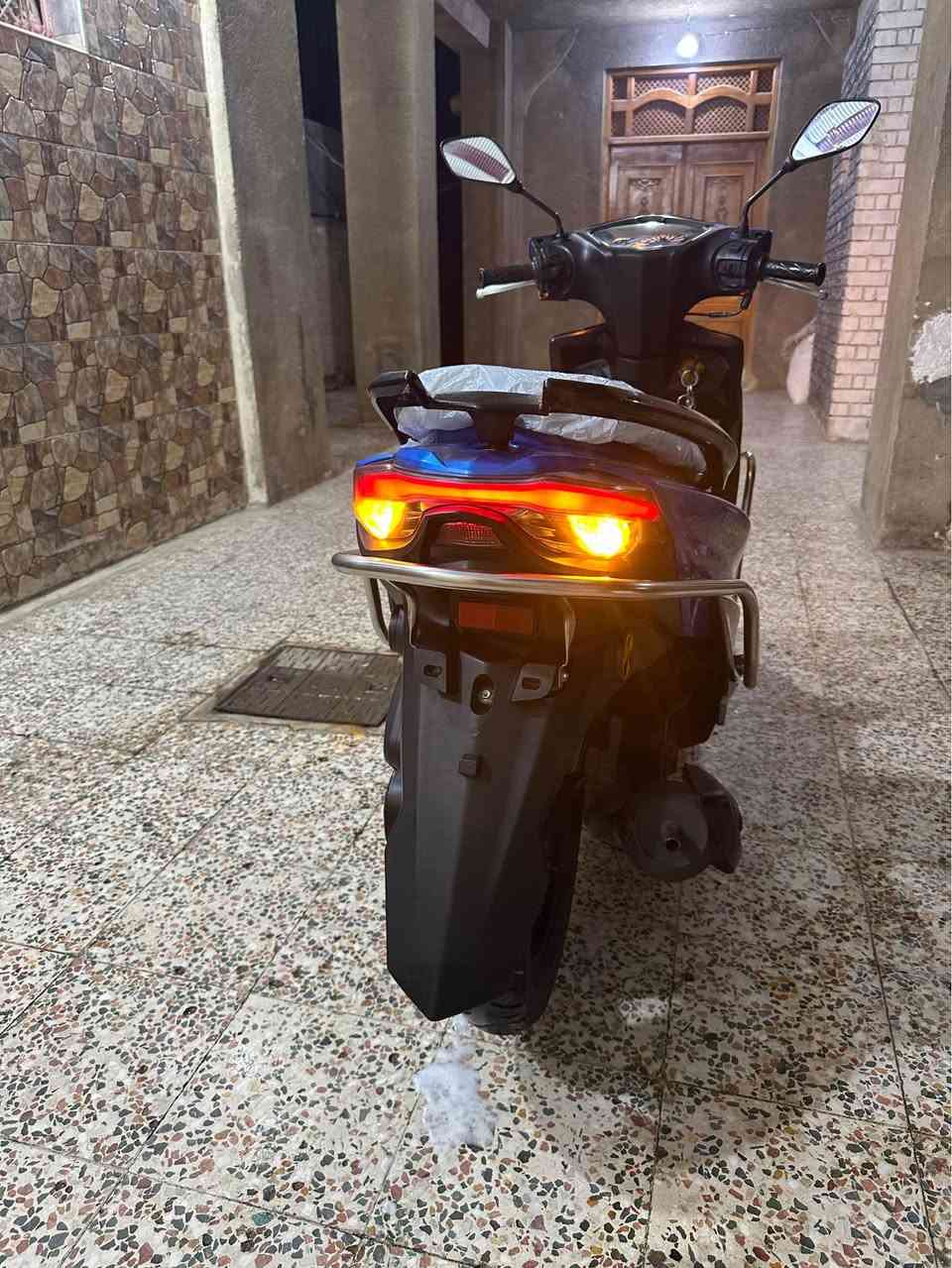 السلام عليكم سكنس تايوان او صيني موديل 22 جديده ماشيه 18 الف دراجه لوك كامله كلها سلف هندر كهربائيات تايرات جدد
السعر 750 الف 
سعرك الجديده من الوكيل مليون وربع 
*********** عمارة, ميسان
