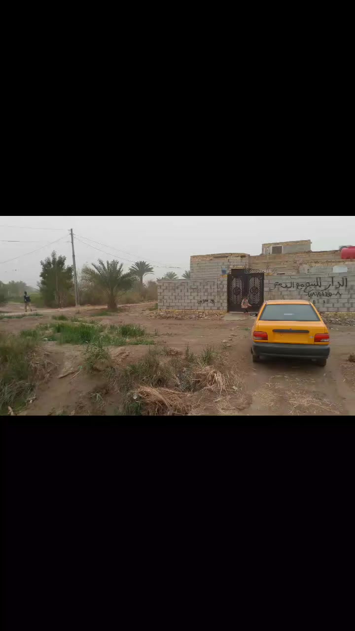 #مكلف بنشر
بيت للبيع مساحته نص مشاره عشارع مباشرتا 👇👇👇

السعر والاستفسار رقم صاحب الدار ***********
