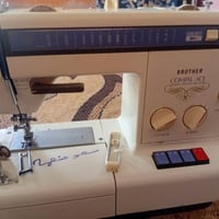 مكينة خياطة • أجهزة منزلية