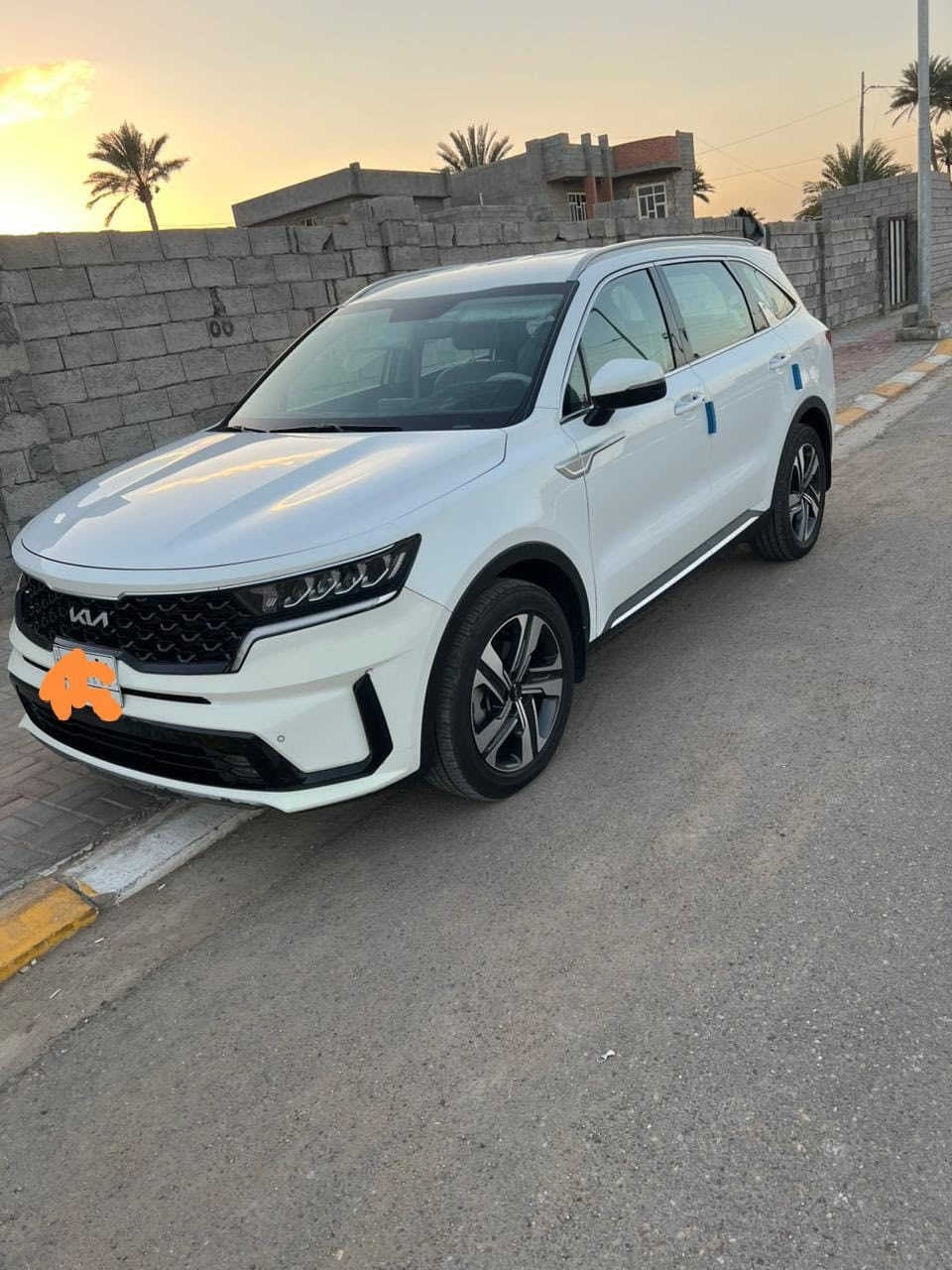 السلام وعليكم
للبيع سورنتو موديل 23 
 مواصفات   
 بصمه تشغيل + بصمه ابواب 
فول عدالبنراما . 
 تحكمات استيرن جهتين 
  لايت 4 عدسات عالي ناصي كشافات ثلجيه 
 كير ماوس 
 شاشه جبيره 
كامرات دوراه عند البك 
حساسات اماميه 
حساسات خلفيه 
كشن سائق كهرباء 
كشن راكب كهرباء 
عدد الركاب 7 
محرك 6 سلندر 
لون ابيض ثلجي
 ويل كب اكروم 
سستم ايرباكات 
ماشيه ١٢٣ وقابل لزياده 
رقم بغداد بسمي تحويل مباشر 
سياره نضيف حيل وجديده 
داخل عسلي مكاني رمادي  
سعر ٢٧٥ وبيه مجال 
***********
