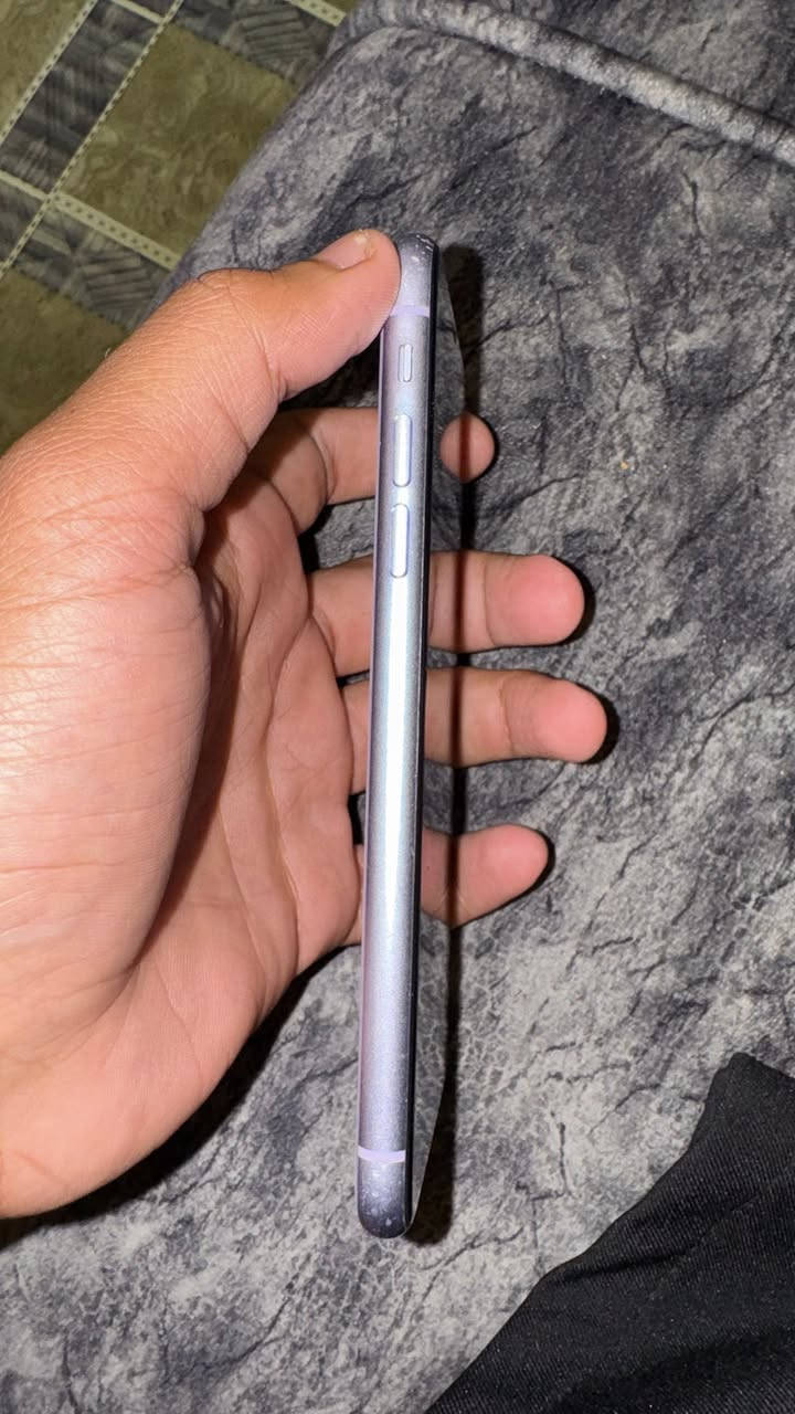 ايفون 11عادي للبيع بطاريه 78فول نضافه السعر 275بلاديي بي مجال للشراي واتساب***********
