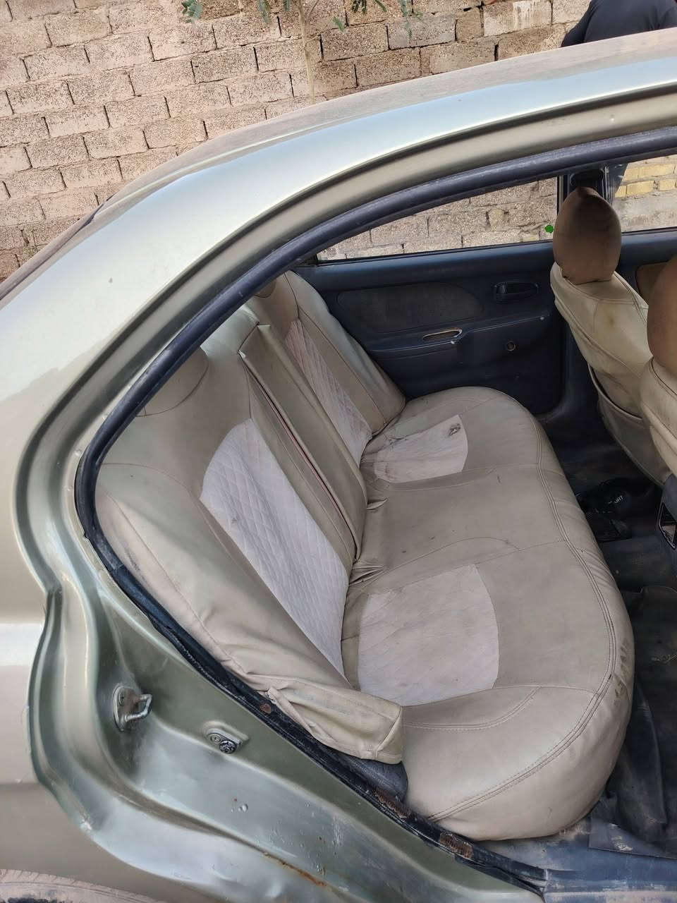 السلام عليكم سوناتا موديل 2000 مكينة مسكر كير اوتو بلادي رقم واسط وراعيها يمي كير ومكينة مكفولات كهربائيات كلها شغالة نقصها تبريد ( حدادية 80٪) مكاني واسط سعر 28 وبيها مجال ***********
