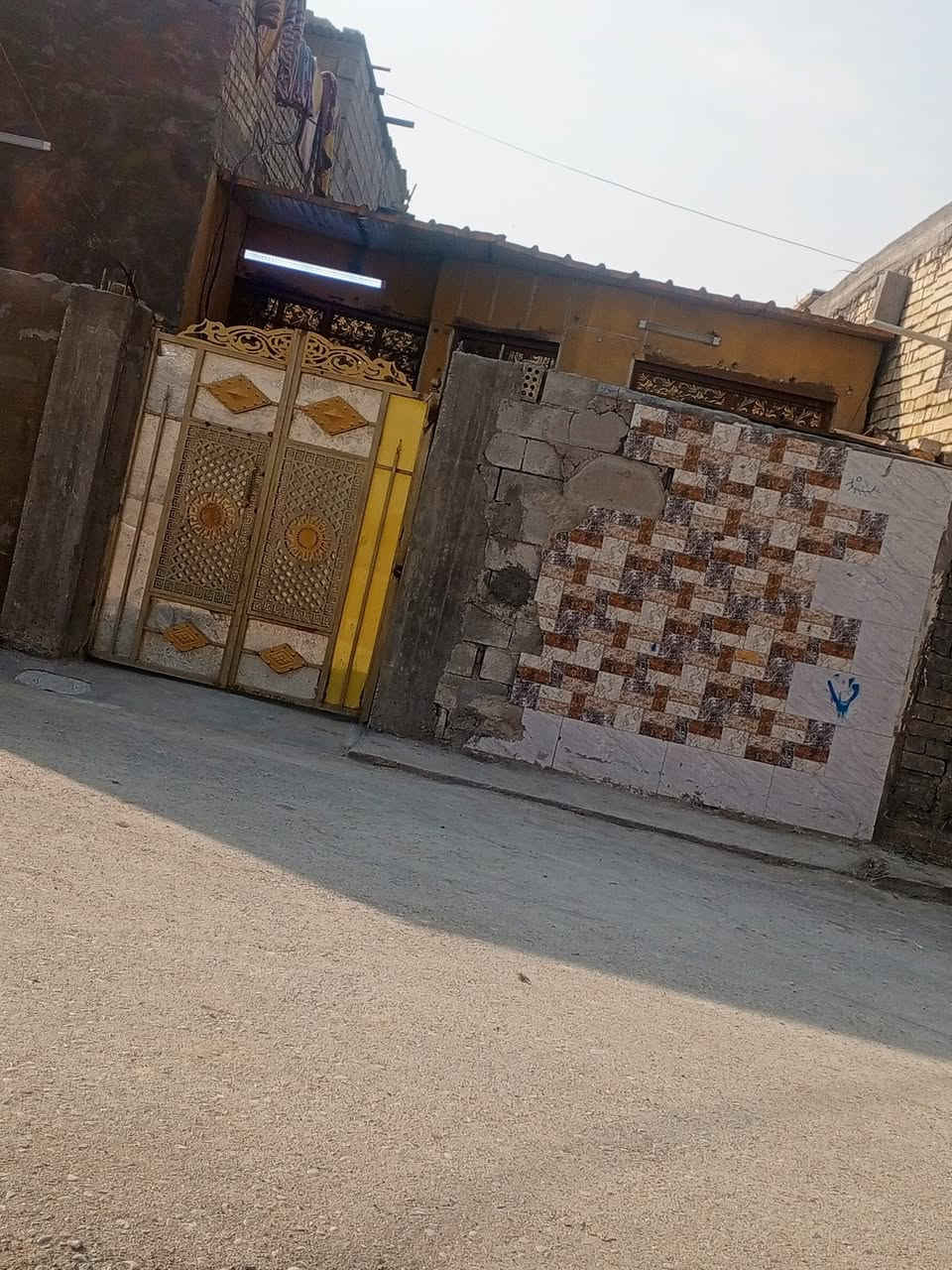 سلام عليكم بيت للبيع 100مار حي النصر حي دجله خلف المعارض ***********
