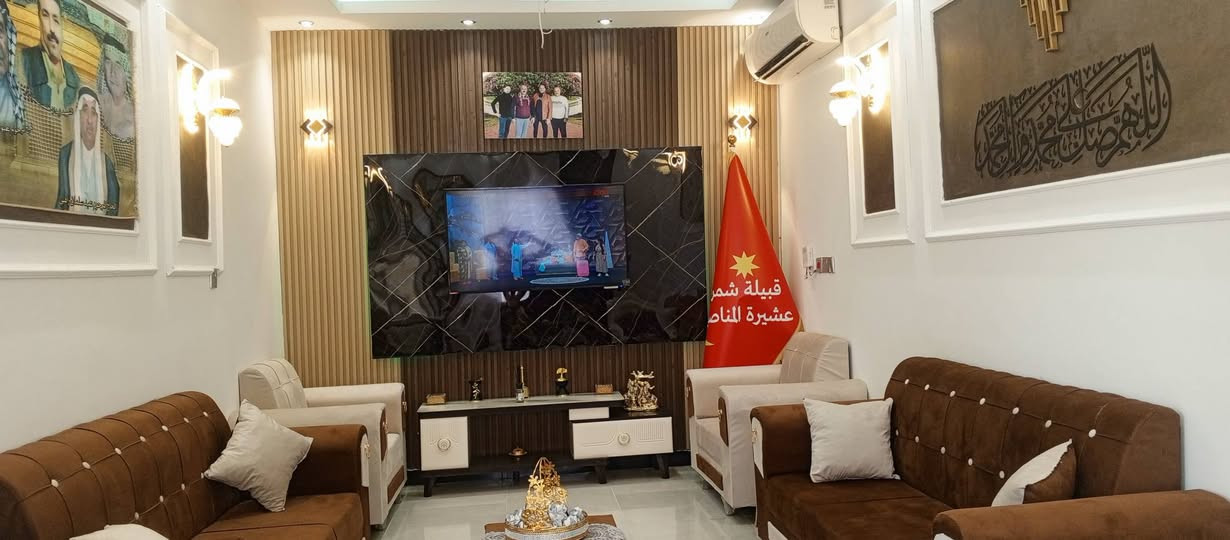 ‏دار للبيع المدائن سلمان باك المساحه355 متر الواجه 17 متر ونزال 21 زراعي علئ 117 بناء 100متر غرفتين نوم واستقبال وصاله وصحيات وكراج يكفي لثلاث سيارات وحديقه الدار بناء طابوق وبلوك 
علما ان الدار بناء قديم وترميم جديد من الداخل فقط
السعر 110 وبيه مجال بسيط للشراي
‏خلف مشتل السعاده وخلف البانزيخانه شارع المهندسه سحر ***********
‏
