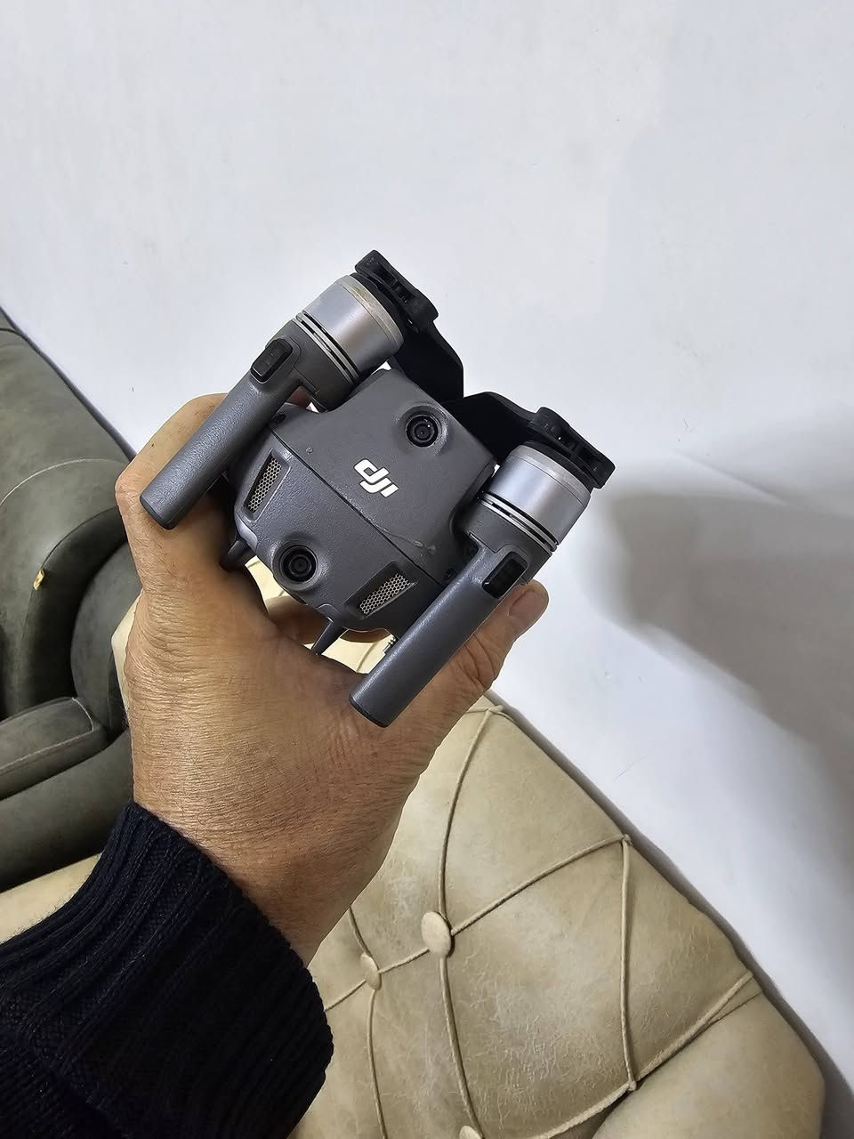 مافيك 2برو مع كامل ملحقات طياره حلو نضيفه جداً سعره مناسب ٧٠٠ الف نهايته***********
