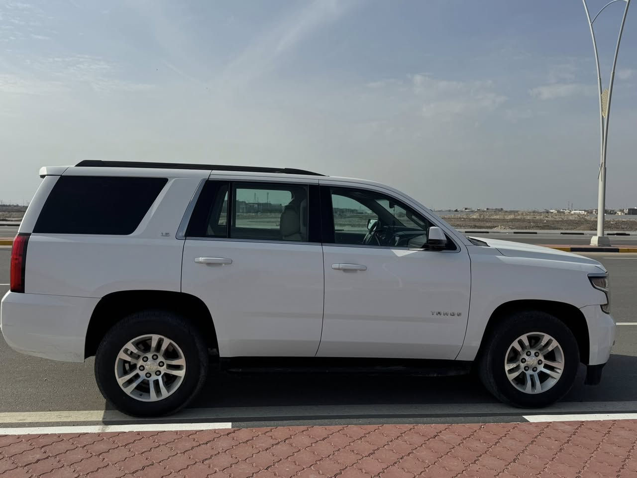 تاهو خليجي 2015 Ls مواصفاتها معروفه السيارة داخله كلين حادثها خفيف بالعراق جاملغ وبنيد بدون ايرباك  صورة الحادث بالمنشور ماشيه 230 كم  باقي السيارة كفاله كير مكينه حداديه تخم تاير ما ناقصها شي تجي وتشوف بعينك 
السعر 305$ وبي مجال بسيط
العنوان البصرة القبله
***********
