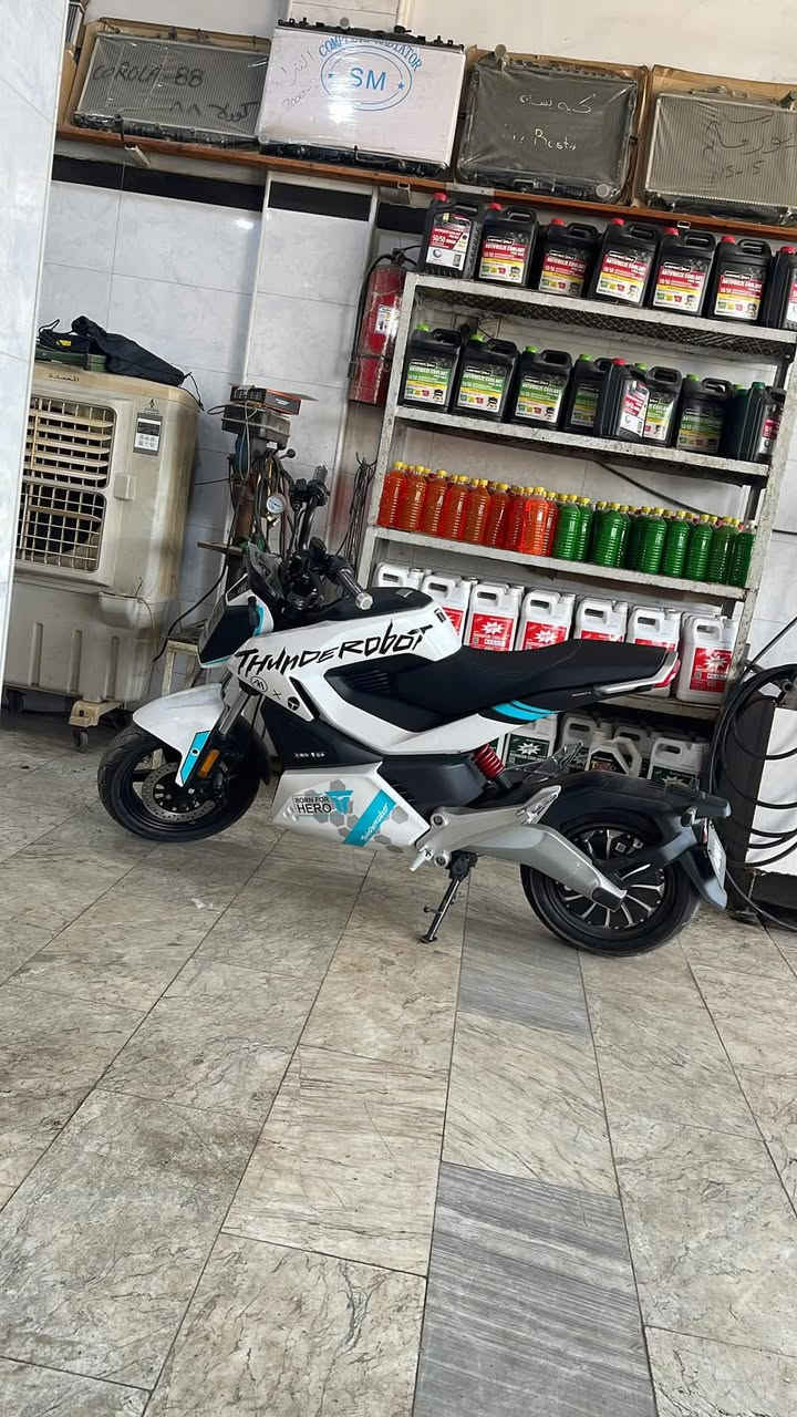 ماركة Aima
مستوردهه بايدي بطاريات ليثيوم
سرعة 70 كيلو متر
ماشيه 1050 كيلو جديده ونظيفة
السعر المطلوب 8 ورقات
تواصل خاص 
مكانهه بصرة
***********
