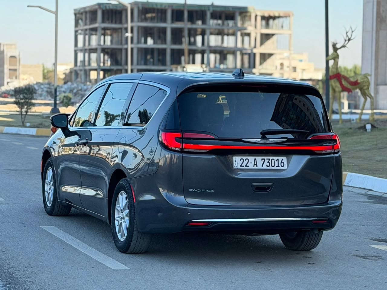 Chrysler Pacifica Touring L 2023 Gray 3.6L vin
للبيع دوج باسفيكا وارد امريكي موديل 2023

حادث موضح بالصور صبغ نص باب الصندوق باقي السيارة مكفولة من الصبغ 

***********

سعر 243 ورقة 

بصمة تشغيل وابواب بصمة وتشغيل عن بعد 

حجم محرك 3600 

ابواب خلفية سلايد كهربائي 

كشنات جلد وكهرباء 

كشن خزن 

صندوق كهرباء شفط 

كير ماوس

منافذ شحن بكل مكان

شاشة كبيرة الحجم وكامرة دوارة

اشاير بالمري 

رادار نقطة عمياء تحديد مسار توقف ذاتي 

لايت وبك لايت اناره زينون led

7 راكب 

ثلاث قطع تبريد مركزي

هاند بريك بصمة 

سعر 243 ورقة 

رقم اربيل خصوصي دخول جديد وترقيم جديد 

مكان السيارة بغداد الكرخ قرب شارع مطار بغداد الدولي 

***********
