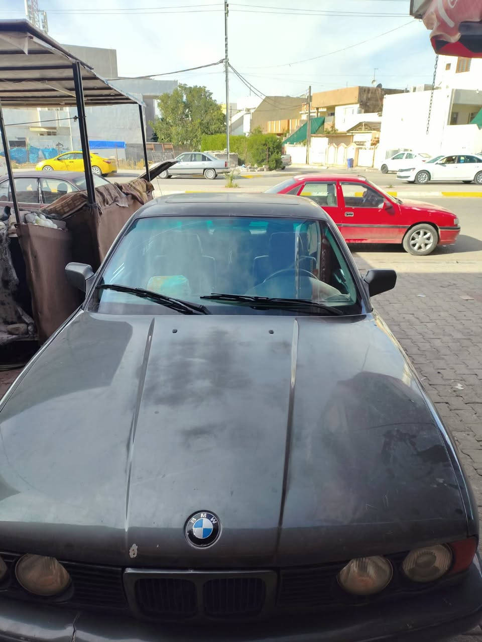 سلام عليكم شباب سياره بي ام ٥٢٥ محرك فل المحرك جديد لوك يعني تخيل صوت ماكو من مشتغله سياره بدون ضربه خلاص مال جناي كلشي جديد بيها صدر امامي خلفي دبلات كهربائيات شلع شغاله حتى الضبابي شغال تبريد شغال مابيها نقص خلاص سياره نايمه بدون خياسات مسوي ادامه كامله عليها رقم رقم بغداد قديم سنويه ضايعه وبيها فقدان كامل وماندل راعيها ابيع كوم حديد بس السياره كلها شغال  يعني سياره مال جناي مكاني كركوك السعر ٢٨ مراوس هم يرهم 
***********
