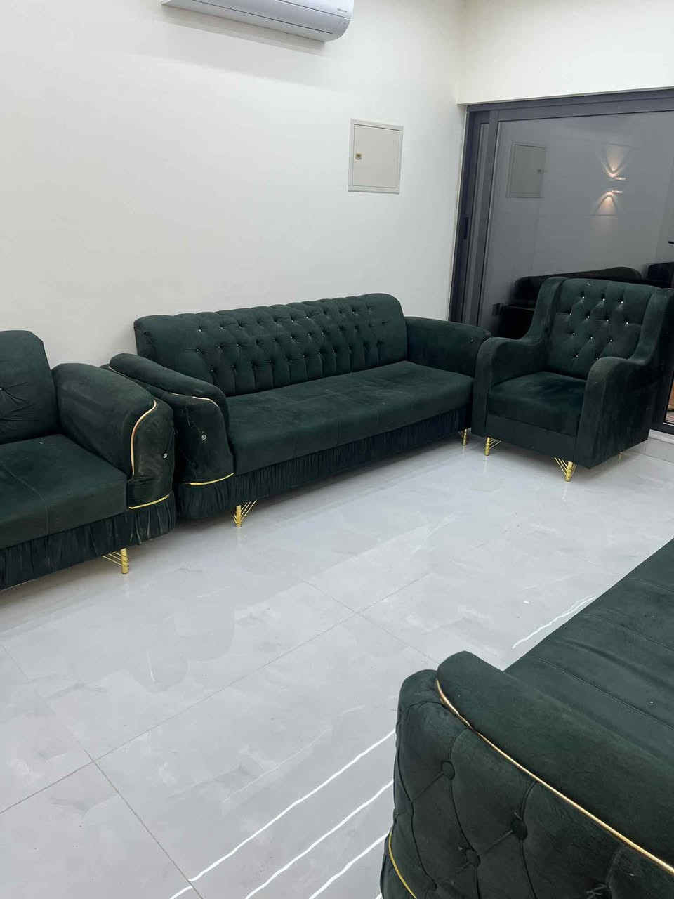 تخم قنفات 10 مقاعد السعر 550 الف وبيه مجال المكان بغداد حي الجهاد للاستفسار الاتصال بالرقم ***********  للجادين بالشراء فقط
