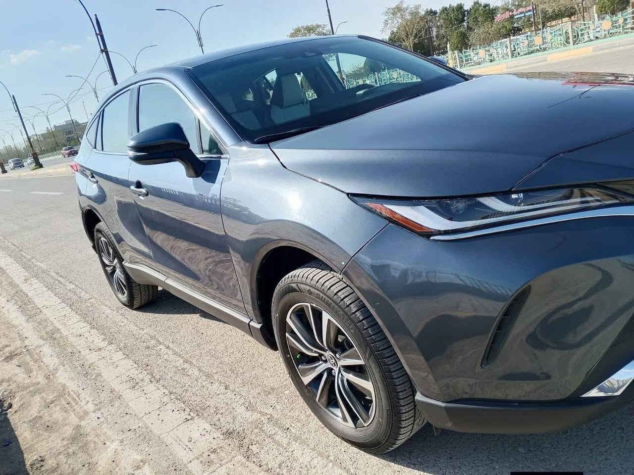 سيارة تويوتا فينزا (LE) موديل 2024،
🚗 للبيع: تويوتا فينزا 2024 LE - فخامة الهايبرد الياباني
​سيارة عصرية تجمع بين أناقة الكروس أوفر وكفاءة استهلاك الوقود المذهلة، بحالة الوكالة (شبه زيرو).
​📊 المواصفات الفنية:
​المحرك: 2.5 لتر، 4 سلندر هجين (Hybrid).
​القوة الإجمالية: 219 حصان.
​نظام الدفع: دفع رباعي مستمر ذكي (AWD).
​ناقل الحركة: أوتوماتيكي (ECVT) لسلاسة تامة في القيادة.
​كفاءة الوقود: اقتصادية جداً (بمعدل يصل إلى 17-20 كم/لتر تقريباً).
​✨ أهم المميزات والإضافات:
​الإضاءة: مصابيح LED أمامية وخلفية بتصميم حاد وعصري.
​التكنولوجيا: شاشة معلومات وترفيه مقاس 8 بوصة تدعم Apple CarPlay و Android Auto لاسلكياً.
​الراحة: مقعد سائق بتحكم كهربائي، تشغيل بصمة (Push Button Start)، ودخول ذكي.
​الأمان (Toyota Safety Sense 2.5): * نظام الرادار لمنع التصادم.
​تنبيه الخروج عن المسار مع المساعدة في التوجيه.
​نظام مراقبة النقاط العمياء (BSM).
​كاميرا خلفية عالية الدقة.
​العجلات: رينجات ألمنيوم قياس 18 إنش بتصميم مميز.
​💰 السعر وحالة السيارة:
​الحالة: [مستعملة نظيفة" ].
​السعر المطلوب:(230) ورقه(قابل للتفاوض البسيط).
​المكان: [ديالى بعقوبه حي المعلمين].
​📞 للتواصل والاستفسار:
(***********)
(***********)
