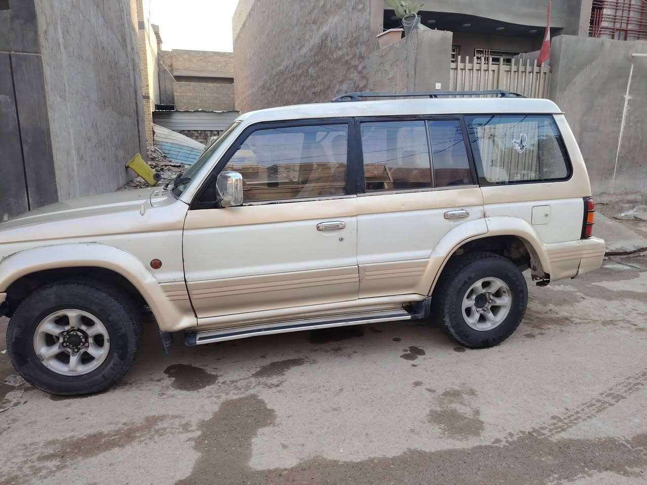 الرقم***********
السلام عليكم باجيرو موديل 93 محرك نايم الجير شغال كهربائيات كلها شغاله رقم بصره حسن مراوس بيع الشعر19$$. موقع بغداد العبيدي الرئاسه شارع 20
