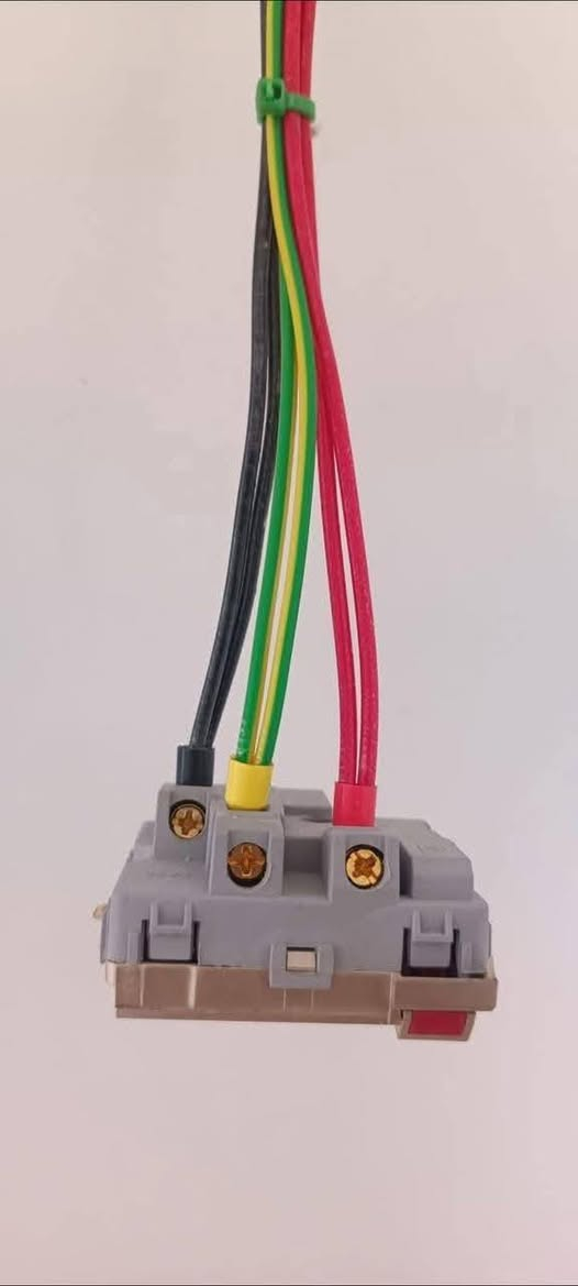 سلام عليكم
خدمات كهربائية متكاملة
تأسيس - صيانة - بوردات.
دقة في التنفيذ وسرعة في العمل.
العمل ديالى 
ابو عباس
لكهربائي
***********
