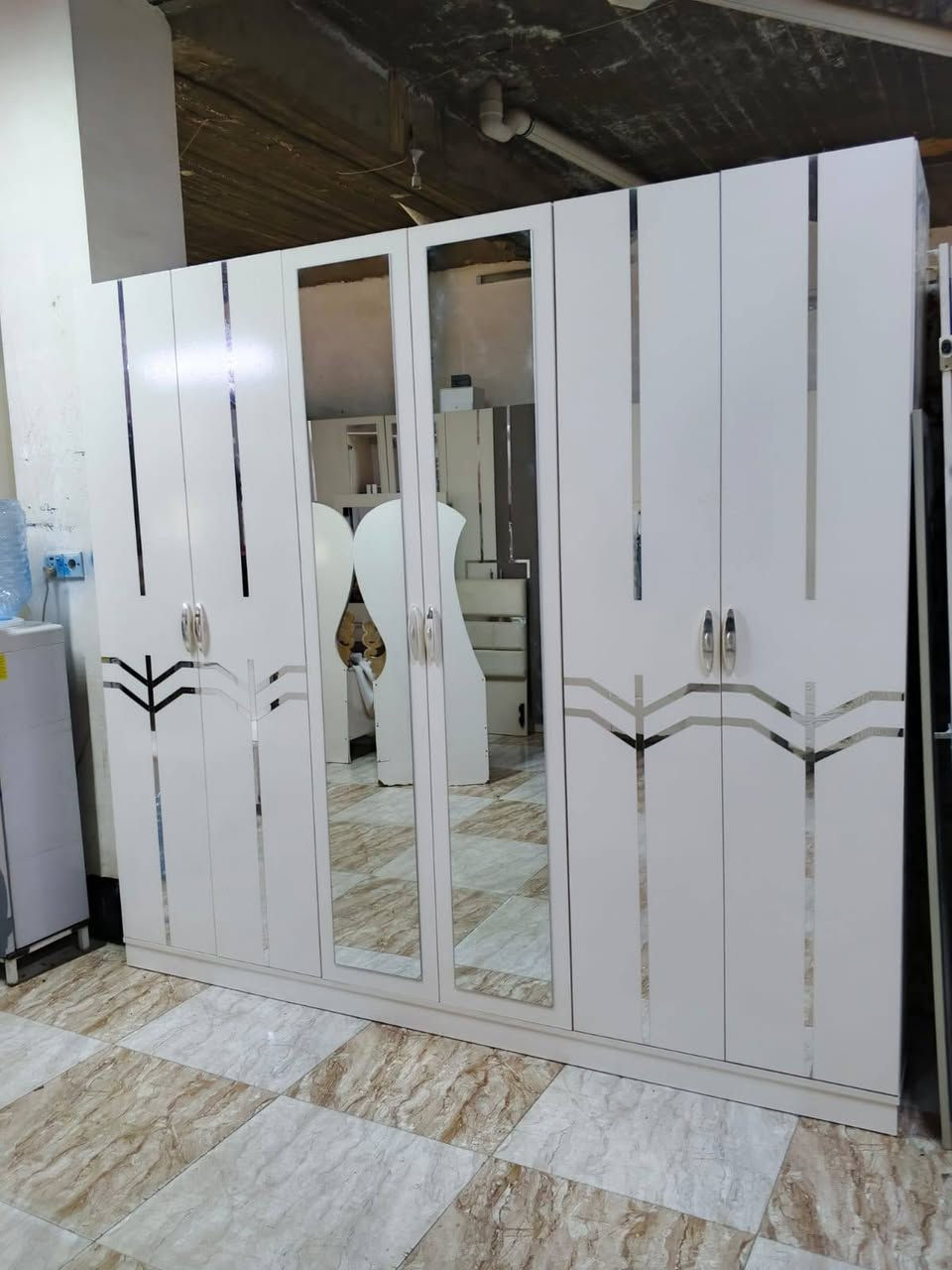 غرفة 6 ابواب 5 قطع 
للاستفسار ***********
