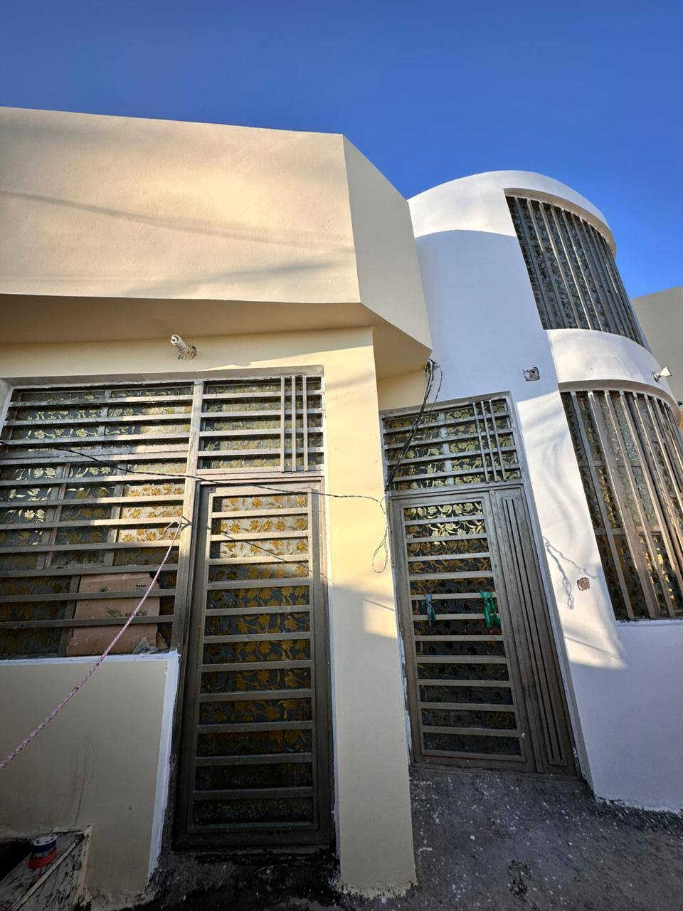 يعلن مكتب الفرات
كراج،سياره بصف بيت مساحه 350متر سعر 75وبي مجال 

بناء ممتاز// اساس وسقف صب 
طابوق 🧱 جمهوري

ملاحضه البيت مشمول بتطويب 

كل الخدمات موجوده 
مدارس 🏫 سوق #

مقابل  قرية الغدير #مكتب_الفرات عامود 301بظبط

*********** عنوان نجف
