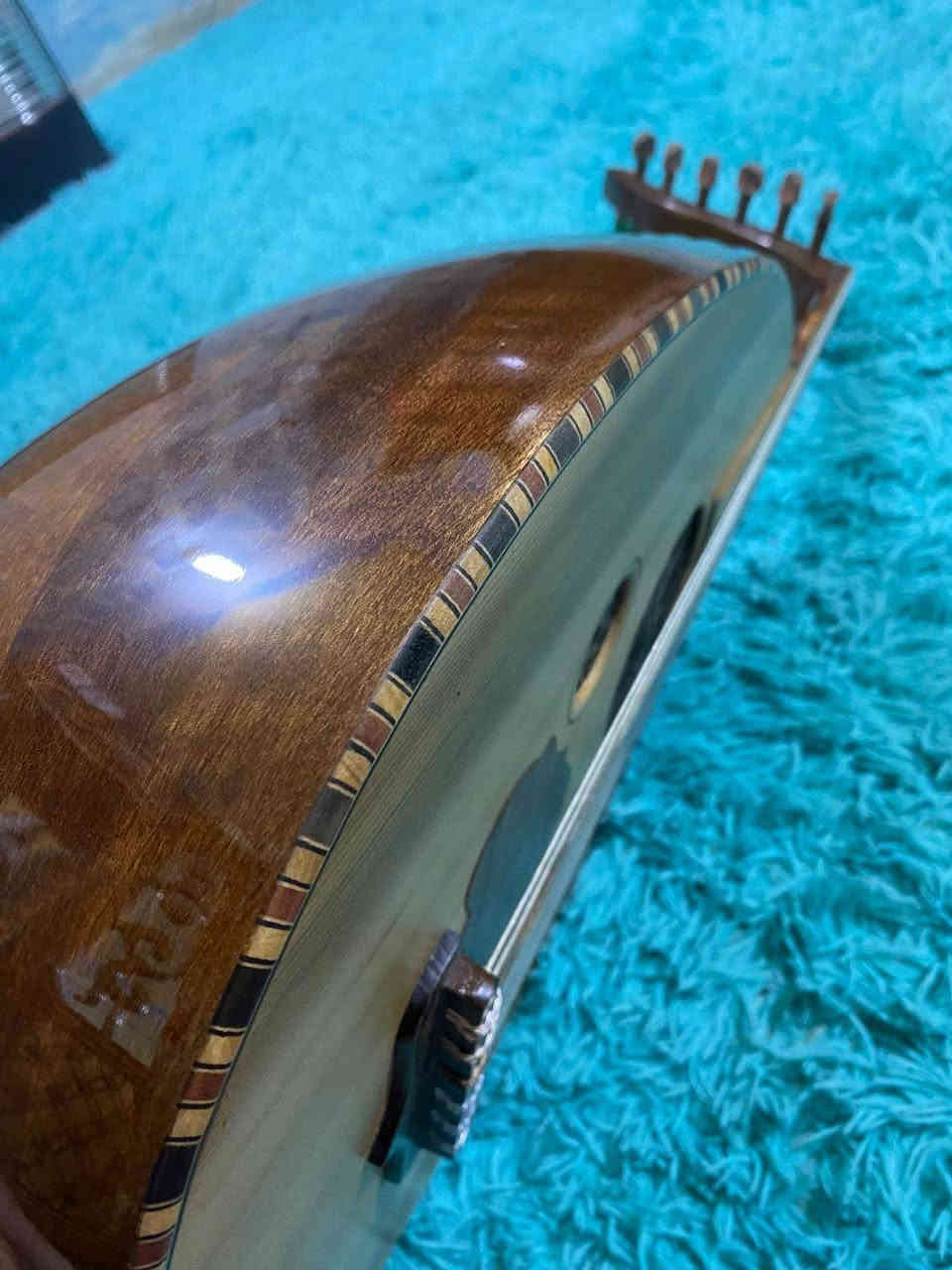 عود زرياب مودل 0 جدا حلو زخرفه وقوه جديد اخذته قبل  10 ايام ابد ما مستخدم ما عرفت اله اني مبتدى وياه حقيبه وريش عدد 2 واوتار اضافيه 2 عنواني الناصريه مركز سعر 180 مجال بسيط *********** رقمي
