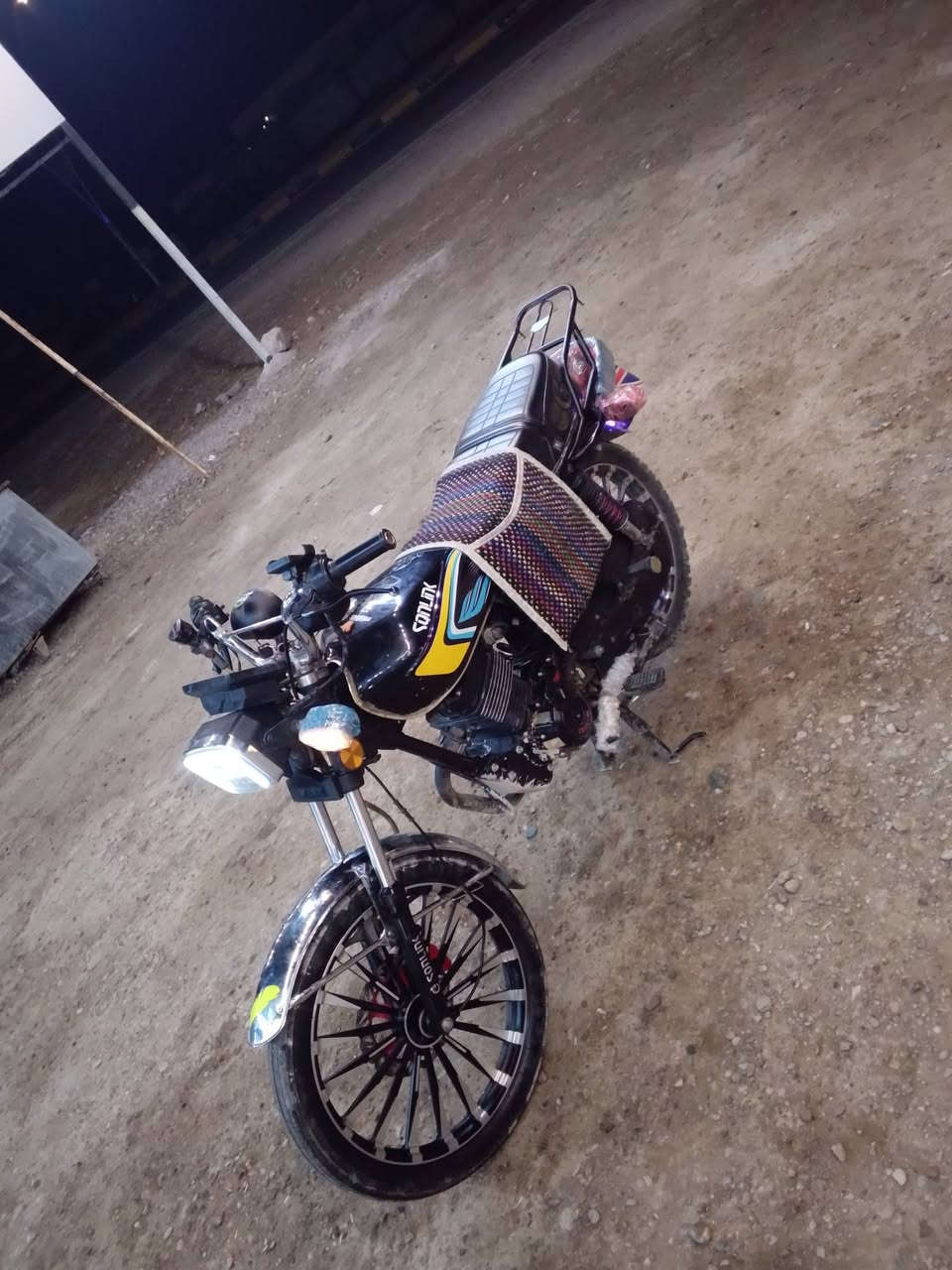 يالله
سلام عليكم دراجة سيفان موديل ٢٥ باب اول سولنك اصلي 
الدراجة كفالة من كلشي وعليها إضافات بسيطة
دراجة كهربائية كلها شغاله على وضع الشركة 
 السعر 760 وبيهة مجال حك جيتك 
للاستفسار ***********
مكاني ديالى الخالص هبهب
