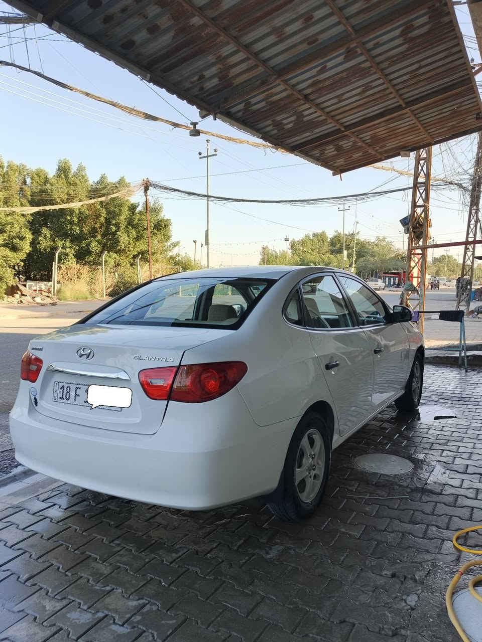 السلام عليكم النترا موديل 2010 بابل سنويه ما ساقطه باسمي السياره مقفوله من الصبح فقط بنيدمبدل بلا صبغ نفس اللون السياره والباقي ثلاث مكانات بارد مع كارت صغير  مواصفات السياره منظومة تبريد كامله جديد بل كارتون التبريد ثلج شاشه ليزر وفتحه سقف مكينه وكير صارلي شهر من شديتهن جدد مال حاويه حداديه جديده تخم تاير السياره شادله منظومة غاز السعر السياره120وبيه مجال شي قليل رقم التلفون ***********مكان السياره بالنجف
