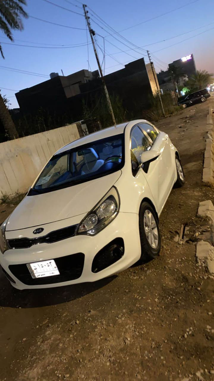 السلام عليكم كيه ريو 2013 ماشيه 132 رقم بغداد السياره نضيفه ومال بيت ب85 وبيها مجال 
***********
*********** بغداد, العراق
