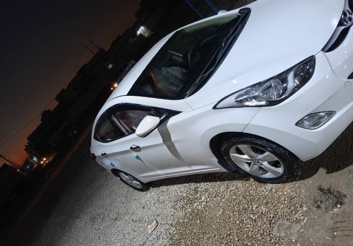 السلام عليكم 
هيونداي النتره مديل 2014 باسم شركه 
فقط جاملغ صوب السايق وبيه كارت وبارد قليل 
مواصفات عاديه تحكم ستيرن مكينه 1800 السياره نظيفه وماعايزه اي شي رقم شمالي جديد سنويه جديده للاستفسار*********** النجف, العراق
