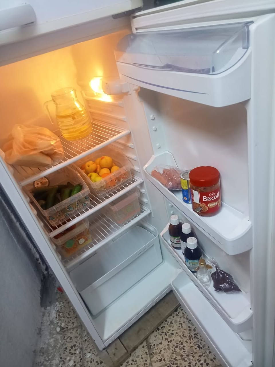 سلام عليكم
غراض للبيع سخان جديد 80 لتر ثلاجة نضيفة اي ضرر مابيها أو تصليح مكان حي شباب  قريب ع جامع علي سجاد 
 اتصال هذا رقم ***********
