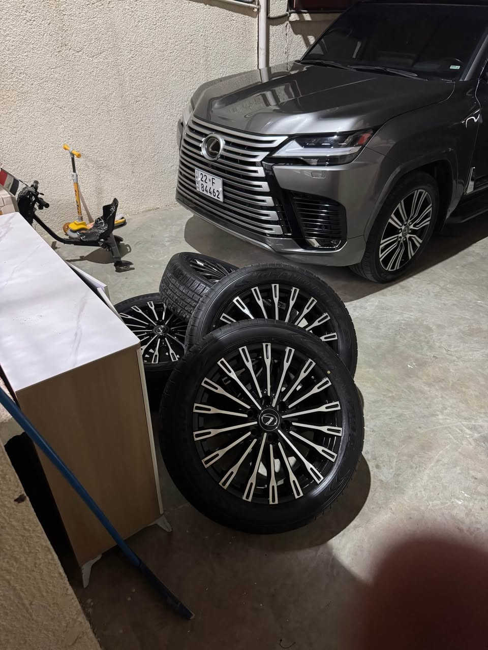 لكزز  LX 2023 بلاتينيوم 

رقم اربيل تحويل مباشر 

مكفولة كفالة عامه مغلفه ppf 
 كفاله من جكت البره وضع الشركه 

جكات فول مواصفات توين تيربو 
اعلى مواصفات باللكزس

استخدام شخصي ماشيه 39 الف فول مواصفات 
سياره مضلله بيه موافقه 
وشادله وياله مال 25 تريد ويله موجود 
مكان السيارة بغداد العطيفية 

السعر : 120 يعني 12 شدة 
وبيها مجال بسيط للشراي 

للأستفسار : ***********
*********** بغداد, العراق
