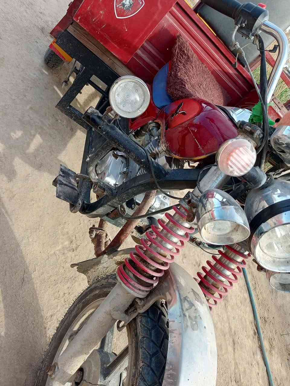 سلام عليكم ستوته للبيع موديل12اصوليه اوراق مكفوله محرك جديد تايرات جديد ستوته صقر سعرها مليون وربع ميه وبيها مجال العنوان ديوانيه سنيه للاستفسار على هاذه الرقم***********
